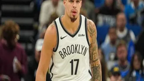 冯伯元坚定信念：我们正驶向胜利的航向